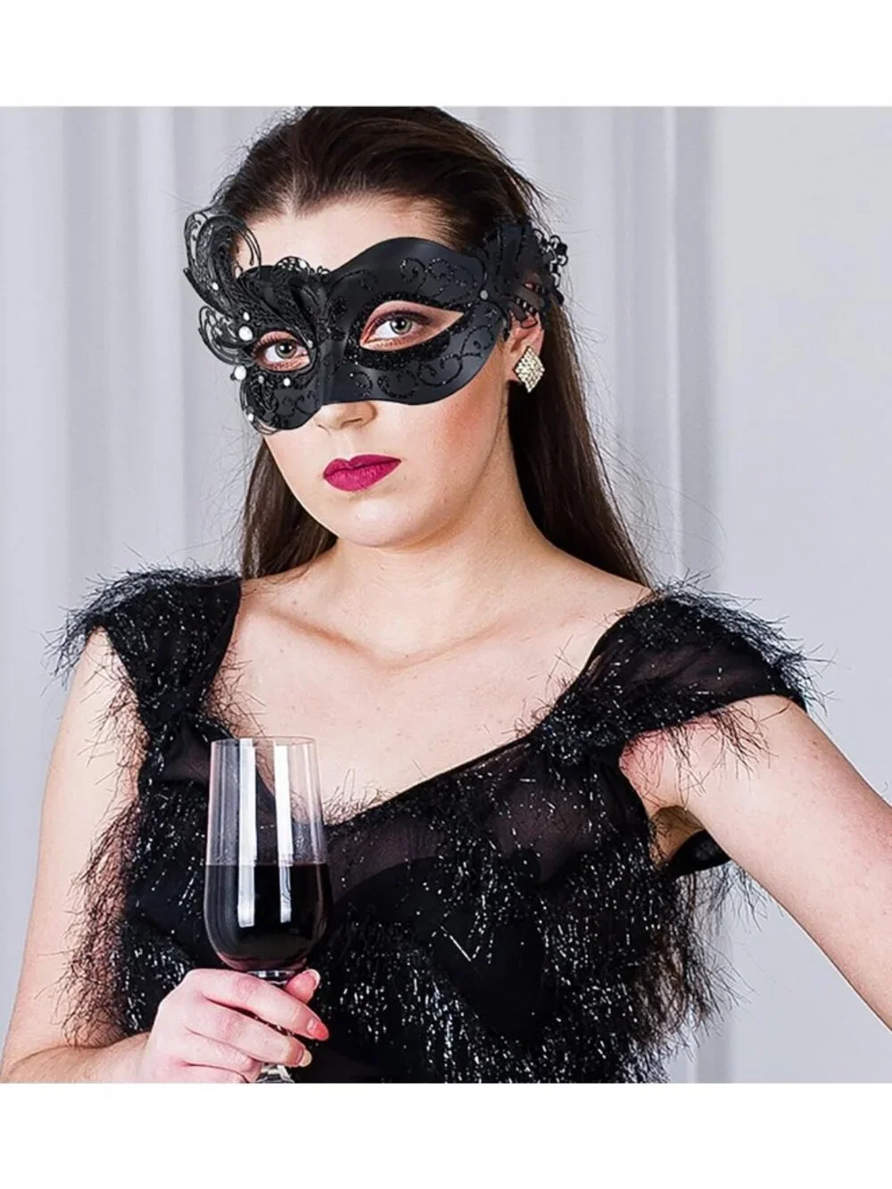 Elegant Black Peacock Masquerade Mask for Women - Perfect for Halloween